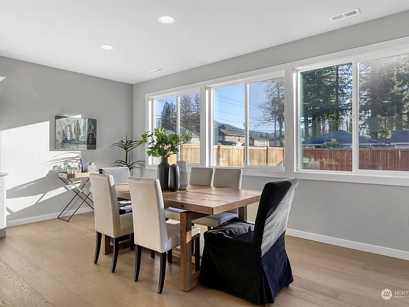 5th image of 906 Gaines Avenue SE