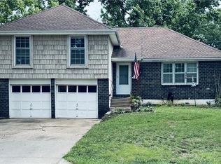 418 SW Sunset Dr, Lees Summit, MO 64081