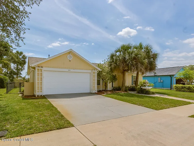 4361 Silver Lake Dr — Photo 2