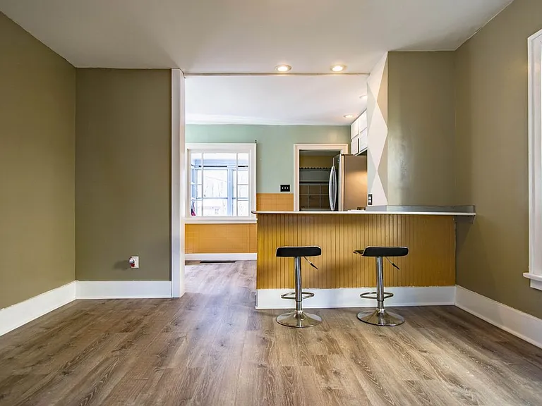 11 Beattie Ave — Photo 5