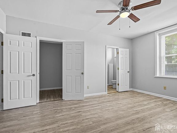 2nd image of 107 Macarthur Ave APT 2