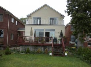 1990 Willow Beach St, Keego Harbor, MI 48320