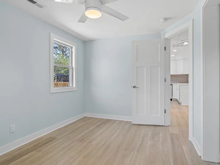 4268 Lee Ave — Photo 16