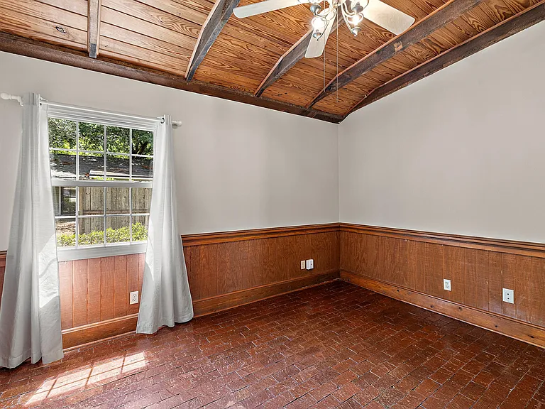13 Joyce Ave — Photo 10
