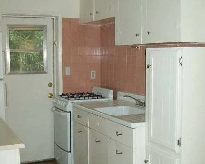 524 W Howe St — Photo 7