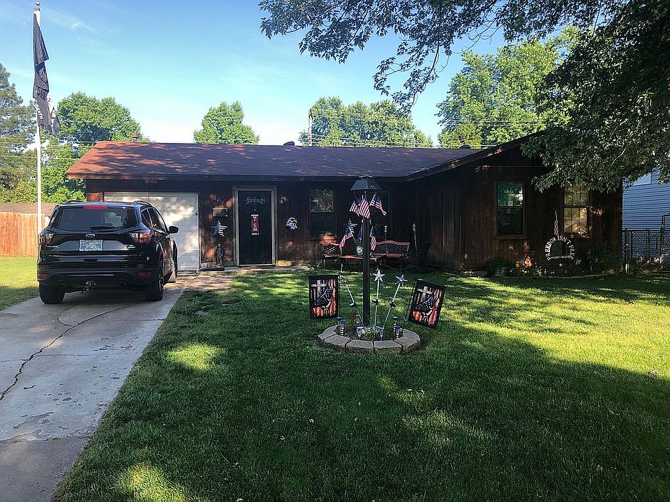 2nd image of 2219 S Mounds St