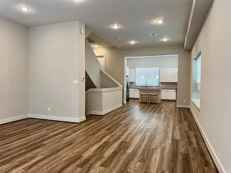 1282 N Post Oak Rd #A — Photo 16