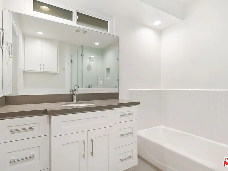 6204 S Corning Ave — Photo 24