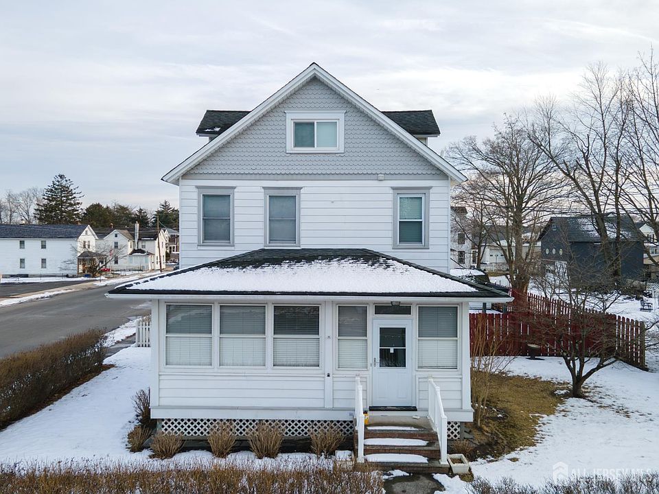 1st image of 15 Sedgwick St