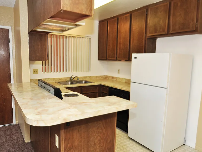 Ashwood Apartments — Photo 8
