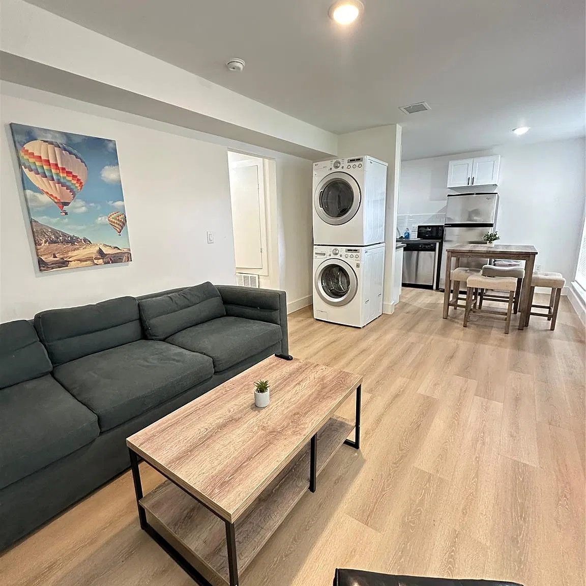 2 bed, 1.0 bath, 4588 sqft, $1,300 — Photo 1