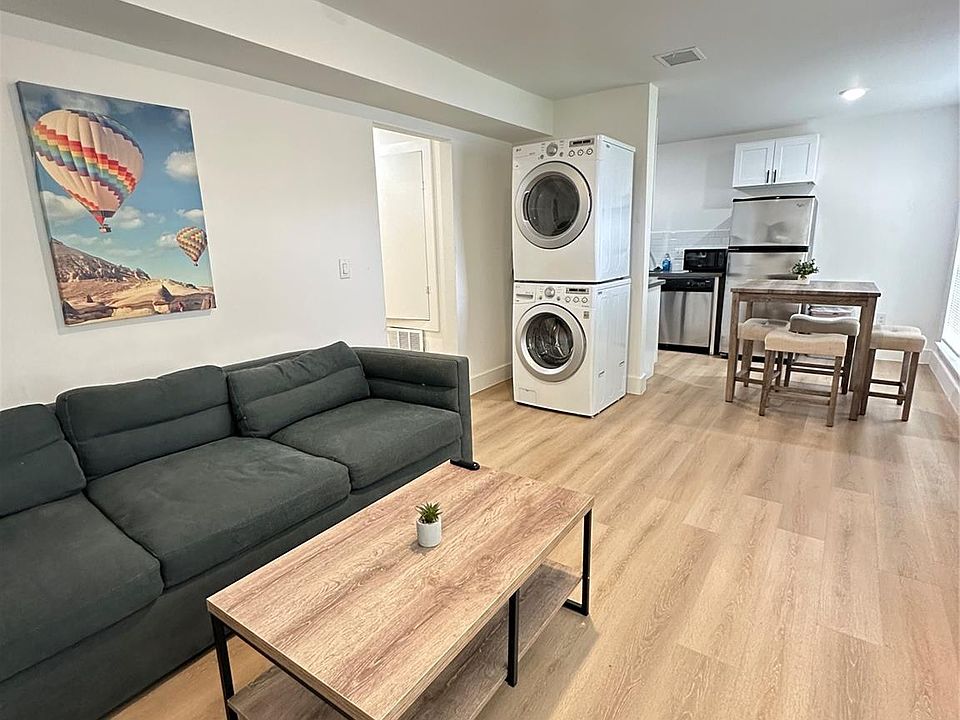 1st image of 2607 Live Oak St #1