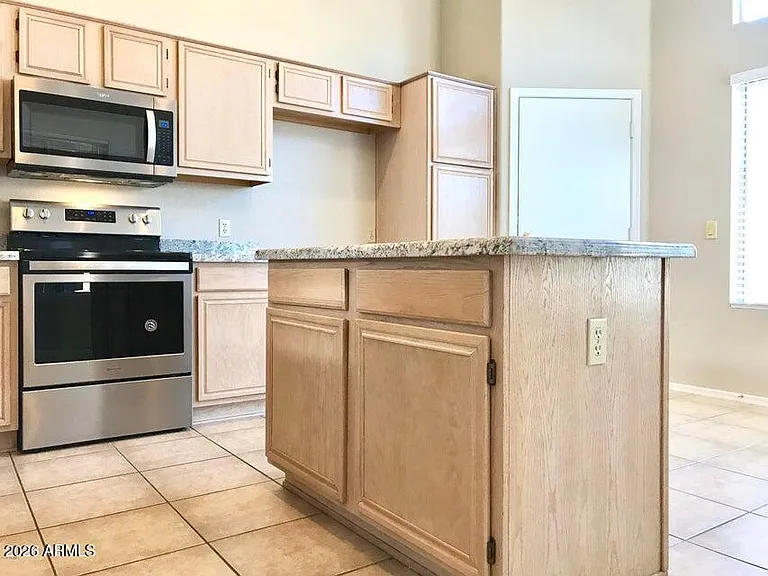 7427 W Crest Ln — Photo 11