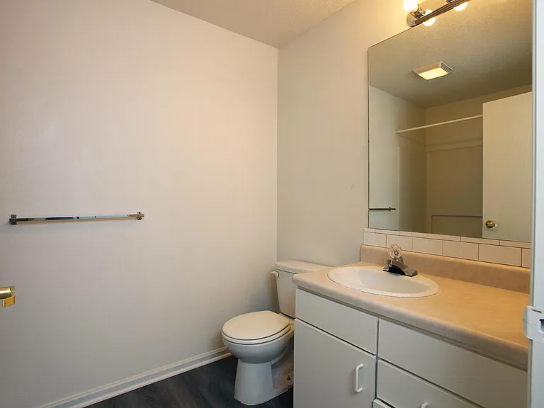 Rockridge Apartments — Photo 11