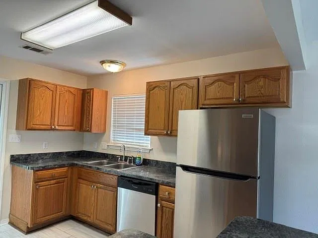 2 bed, 1.0 bath, 800 sqft, $1,275 — Photo 4