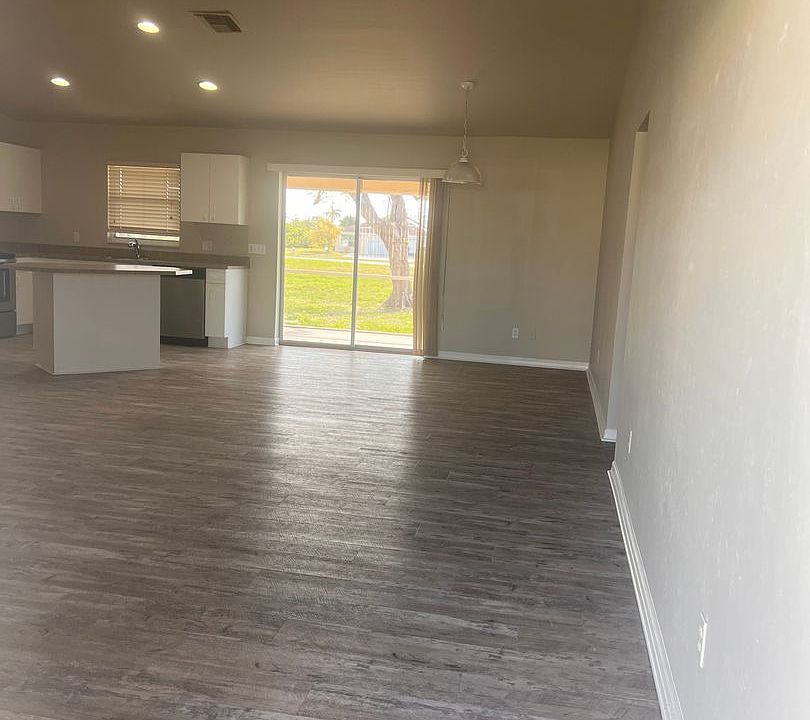1st image of 327 SE 7th Pl