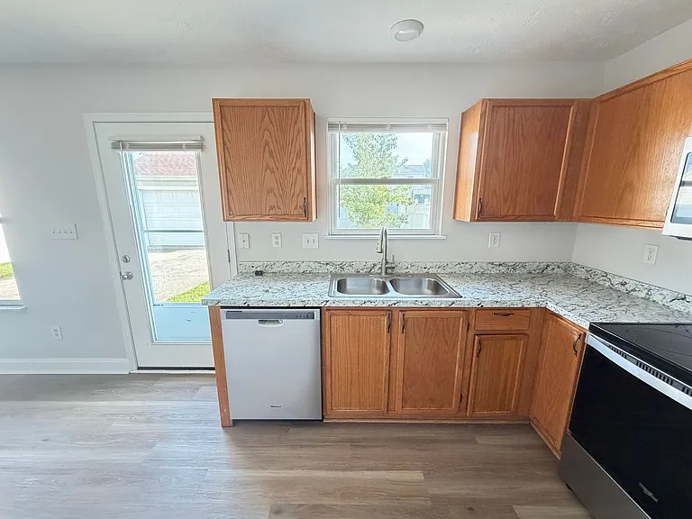 6611 Hunters Creek Blvd — Photo 8
