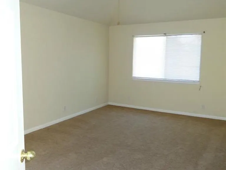 21000 Godolophin Ct — Photo 3