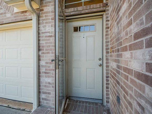3rd image of 15926 Pleasant Green Cir