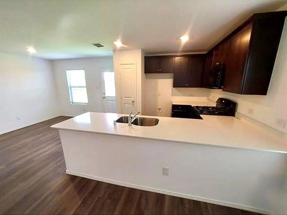 3rd image of 1112 Wildflower St
