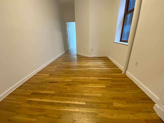 3rd image of 31 Bank St APT 4W