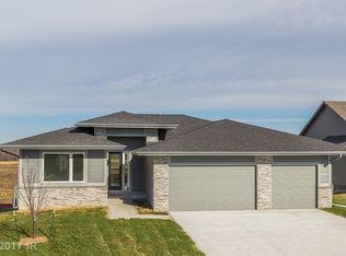 515 NE Bobcat Dr, Waukee, IA 50263