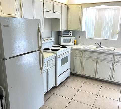 3rd image of 1455 N 12th Ct APT 6B