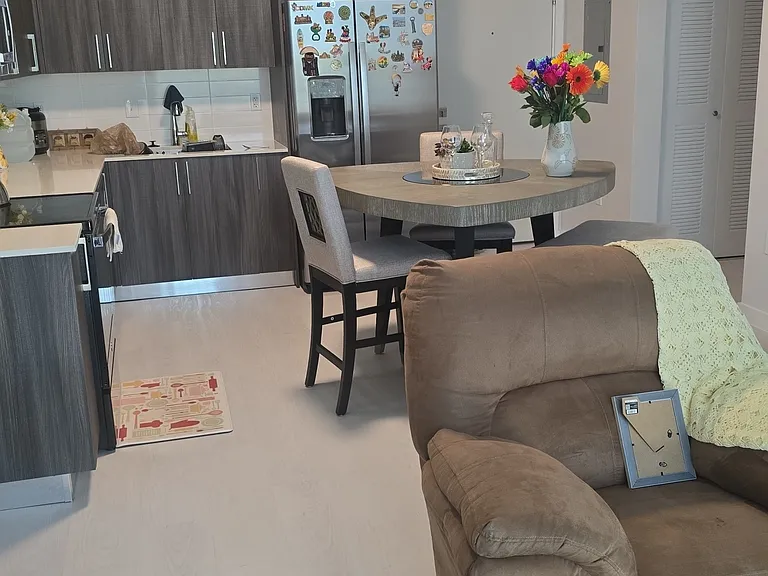 SW 98th Avenue Aparte 4 Bay — Photo 10
