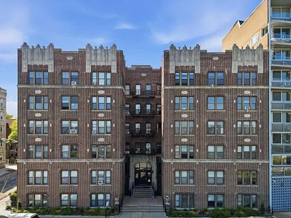 883 Boulevard E #4B