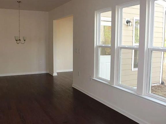 4th image of 214 Eagleson St