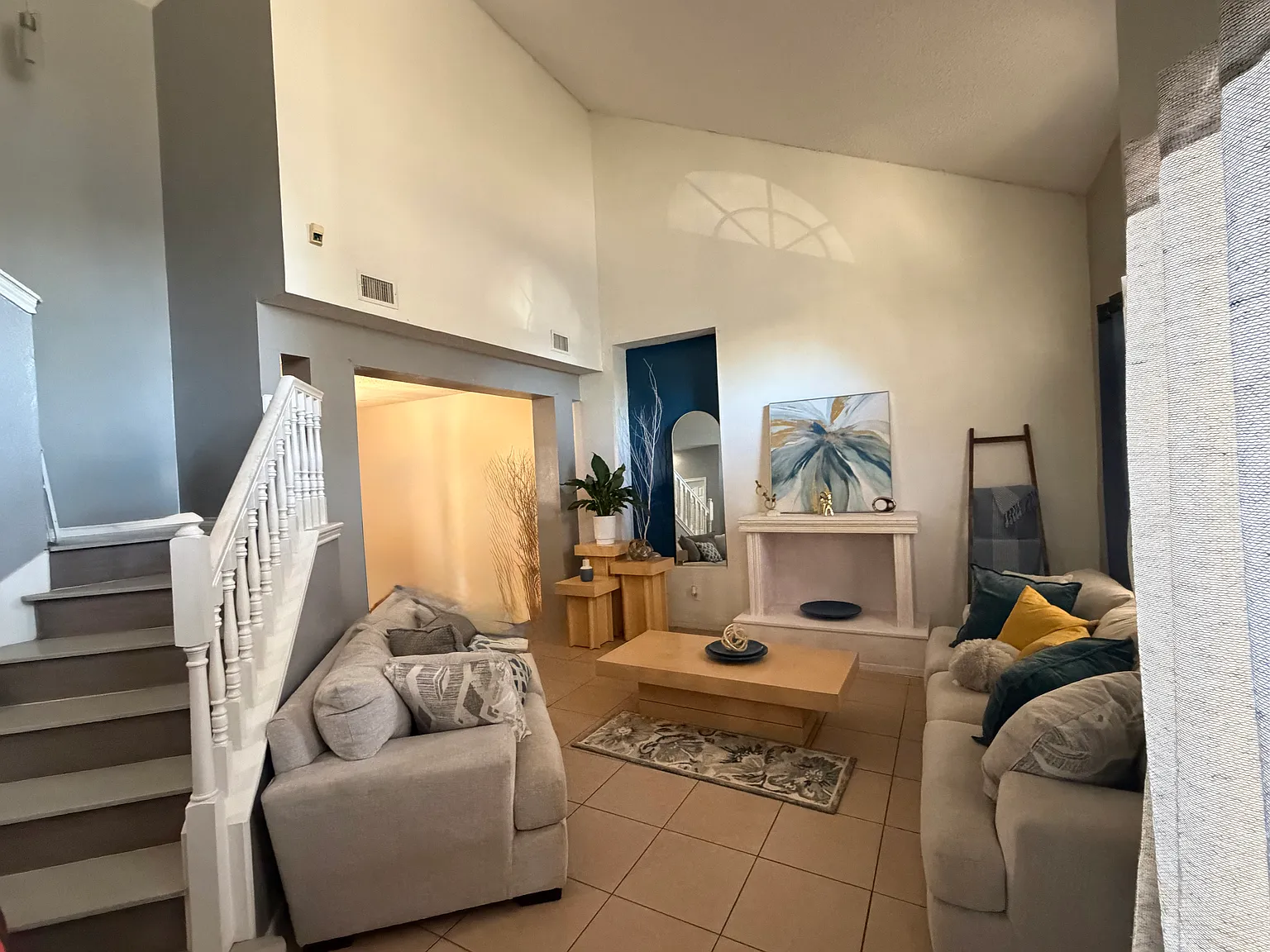 5 bed, 3.5 bath, 2489 sqft, $2,000 — Photo 2