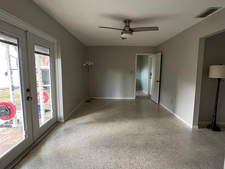 987 Kings Post Rd — Photo 12