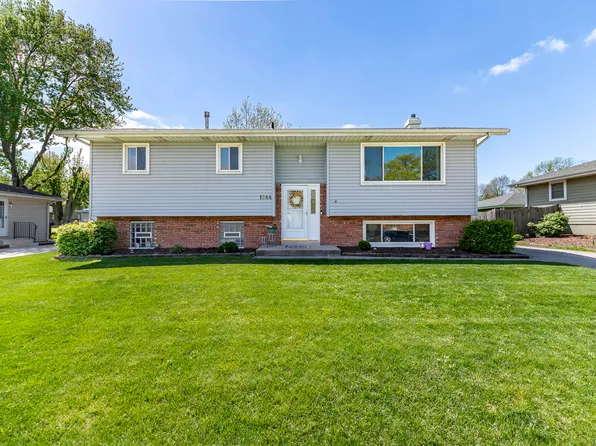 1644 Michael Dr, Schererville, IN 46375