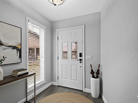 5th image of 30 Melinda Ln