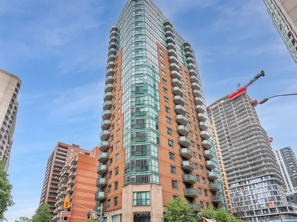 445 Laurier Ave W, Ottawa, ON