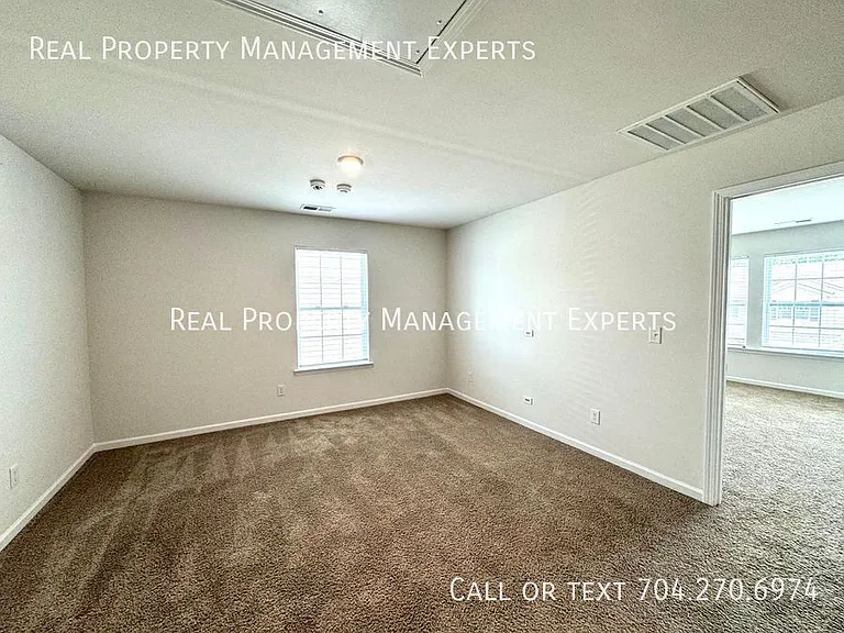 4025 Lampasas Ln — Photo 17
