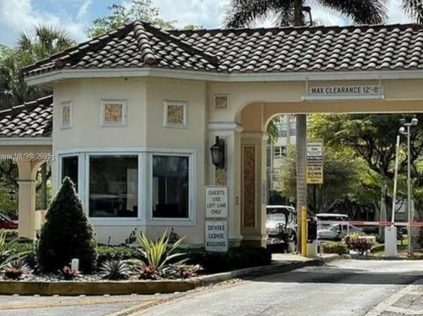 1300 Saint Charles Pl APT 508, Hollywood, FL 33026