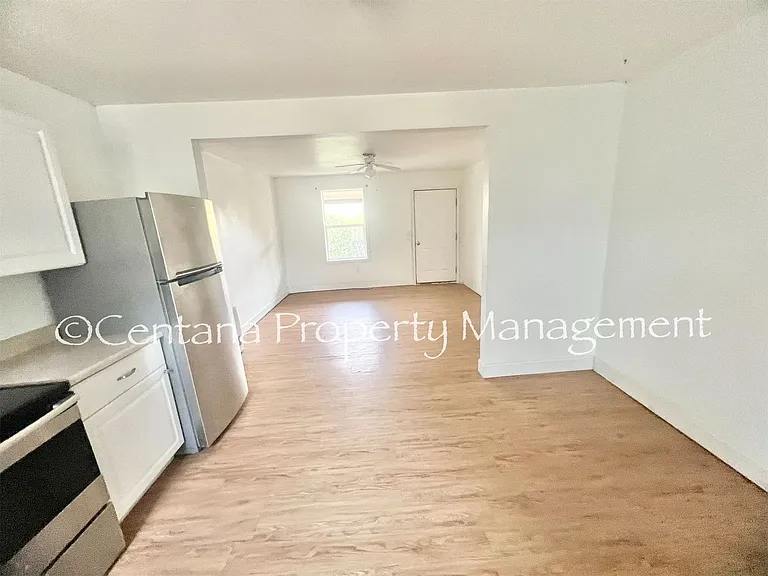 2205 Locust St — Photo 5