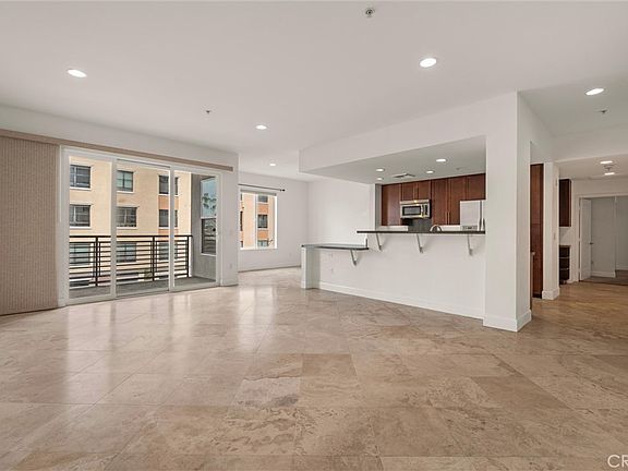 4th image of 300 E 4th St Unit 201