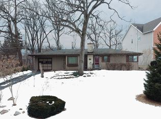 24010 N Forest Dr, Lake Zurich, IL