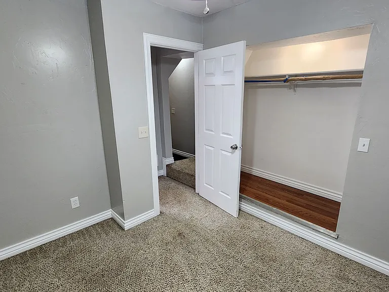 225 E Edwards St — Photo 40