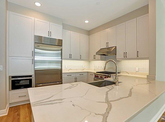 4th image of 3 Somerset Ln Unit 514