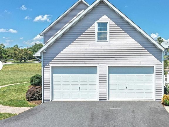 5th image of 1520 Herrs Ridge Rd