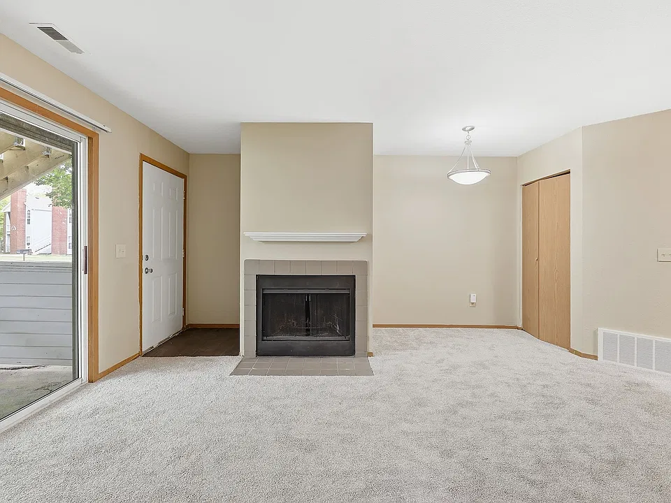 Country Club Apartments