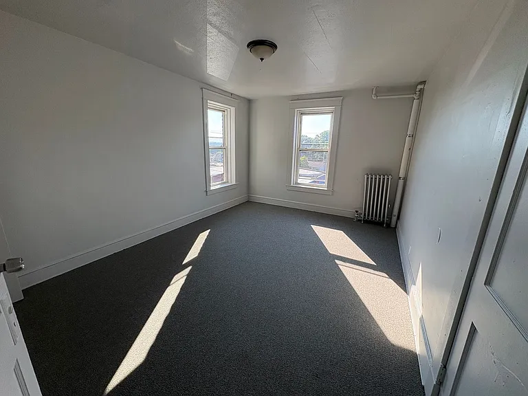 427 S Elm St — Photo 4