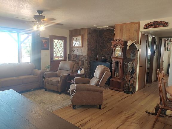 3rd image of 2540 W Diamond Dr