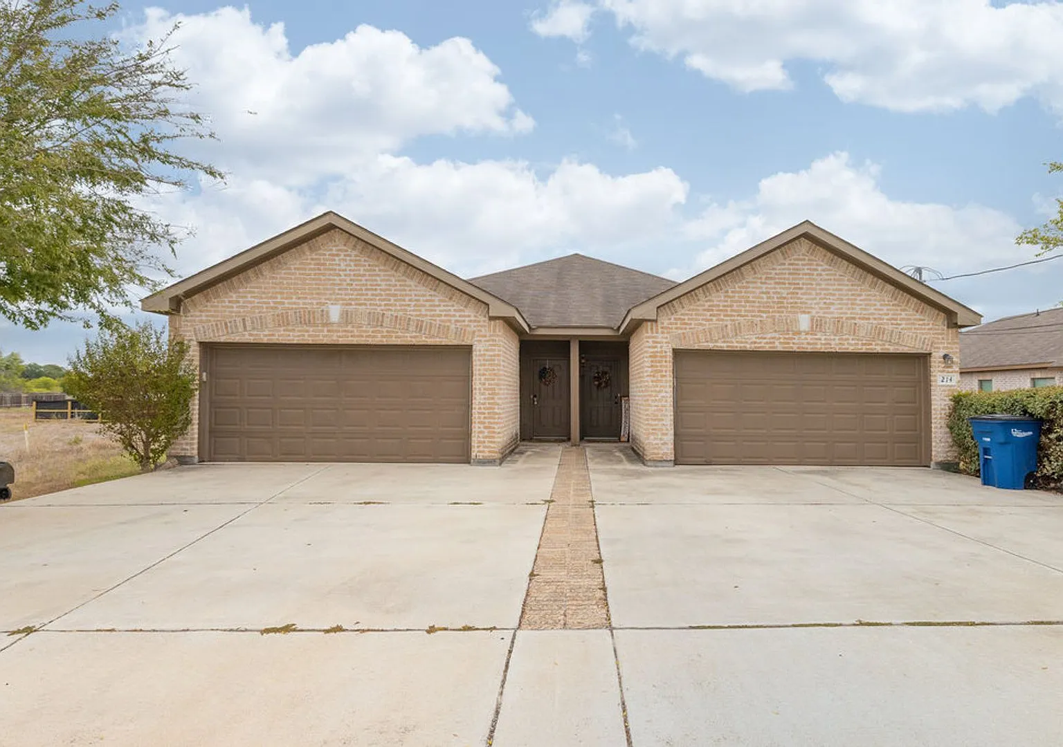 Available Now! 3 Bedroom Duplex Located In New Braunfels, Texas! — Photo 1