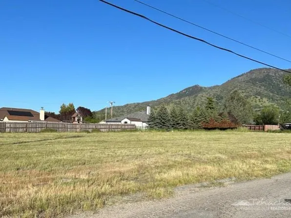 18140 Bold Venture Dr #13, Tehachapi, CA 93561