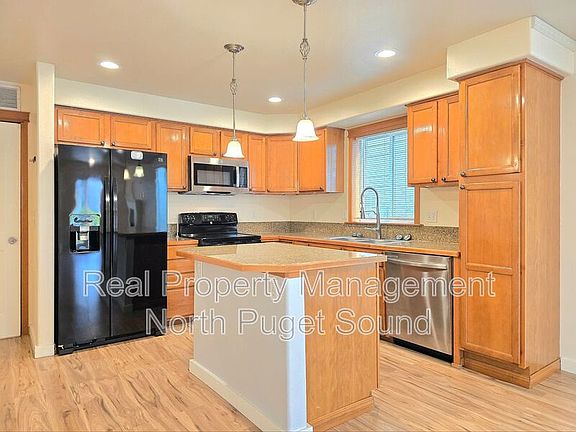 2nd image of 906 116th Pl SE