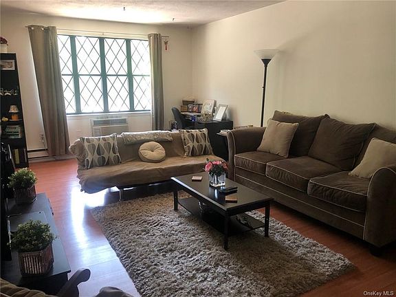 4th image of 405 Sierra Vista Ln